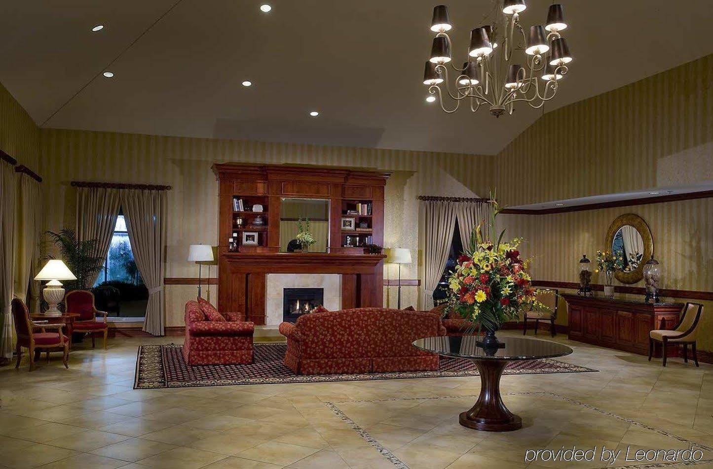 Hilton Garden Inn Milwaukee Northwest Conference Center Екстериор снимка